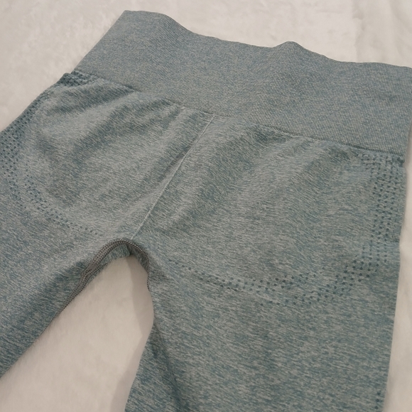 Gymshark Light Teal Seamless Legging, Women's Size Small. - Picture 4 of 9